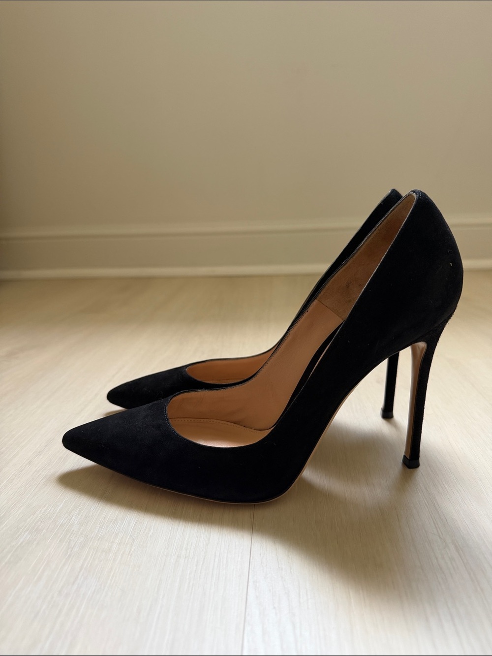 Gianvito Rossi Black Pointed-Toe Suede Stiletto Pumps